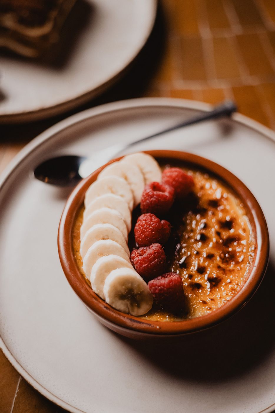Crème brûlée with raspberries